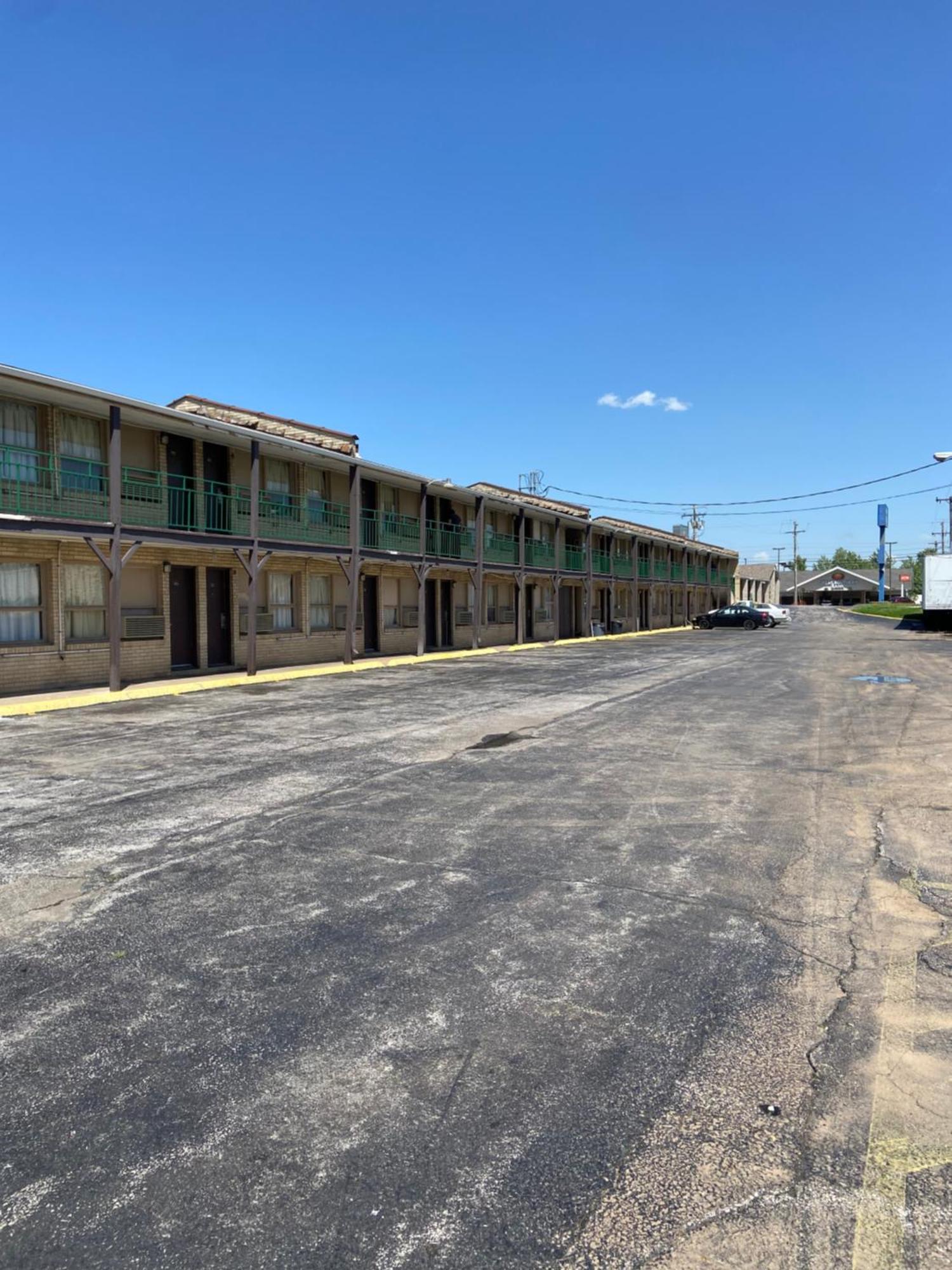 Glenstone Place Extended Stay Motel Springfield Exterior photo
